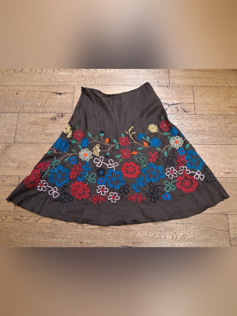JOHNNY WAS Colorful Floral Embroidered Skirt 6 Brown 100% Silk A-Line